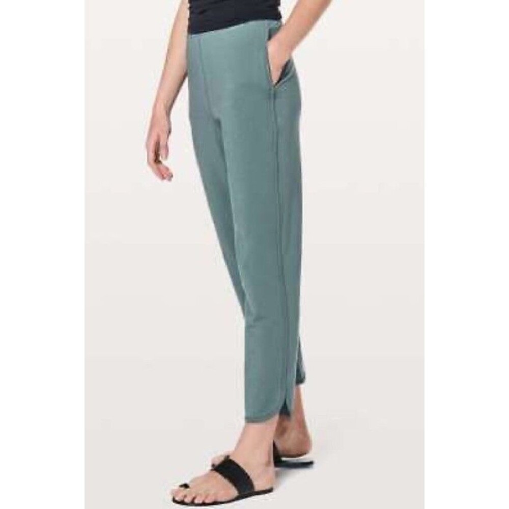 Lululemon Every Moment Pants 26" Size 4 Gray Soft pockets